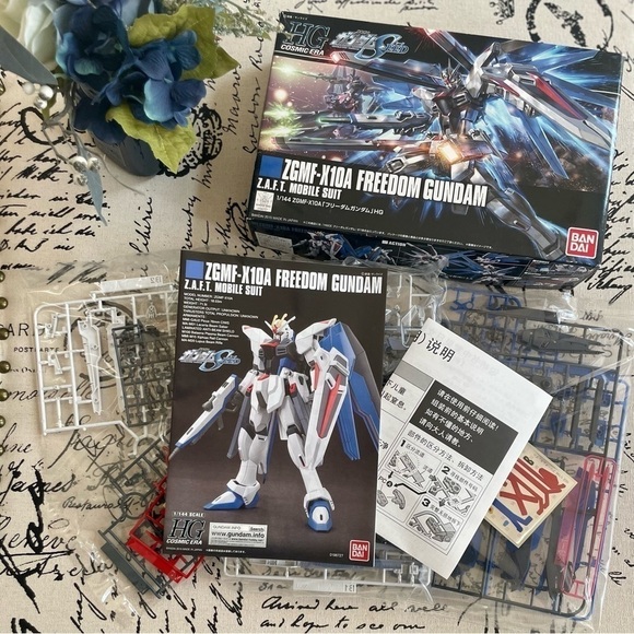 NWT Bandai Hobby Gundam HGCE ZGMF-X10A Freedom Gundam HG 1/144 Scale Model Kit - Picture 10 of 12